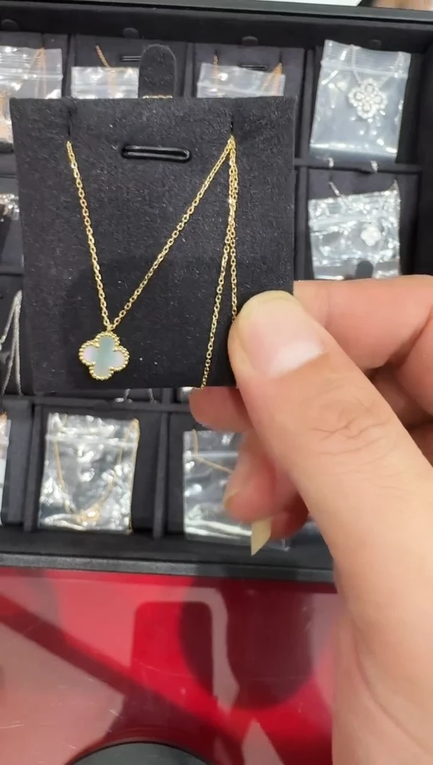 18K金镶嵌贝壳（贝母）套链白色k黄，小号四叶草套链