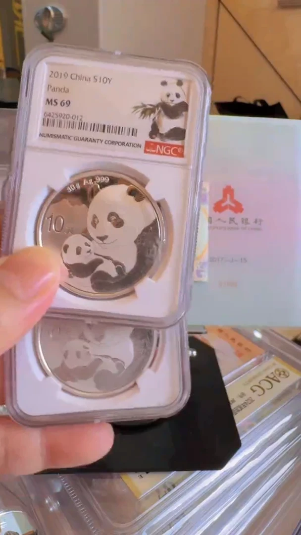 纯银NGC69分2019年中国大熊猫银币-