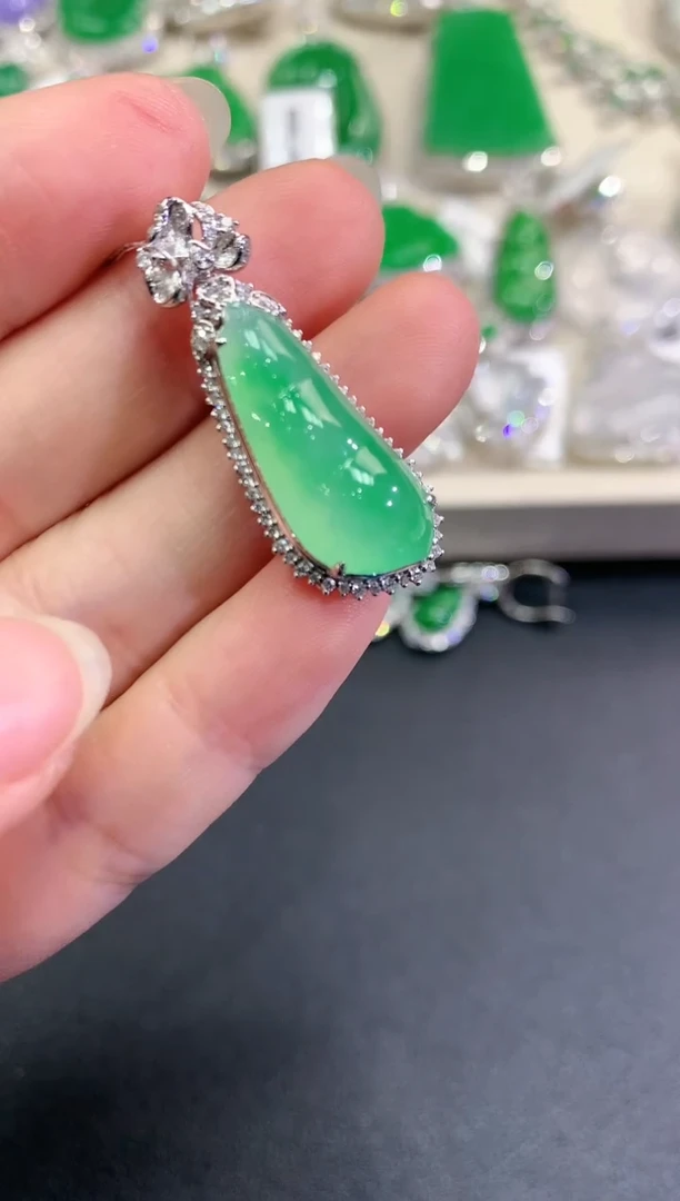 【闪购商品】翡翠颈饰18K金镶嵌C29