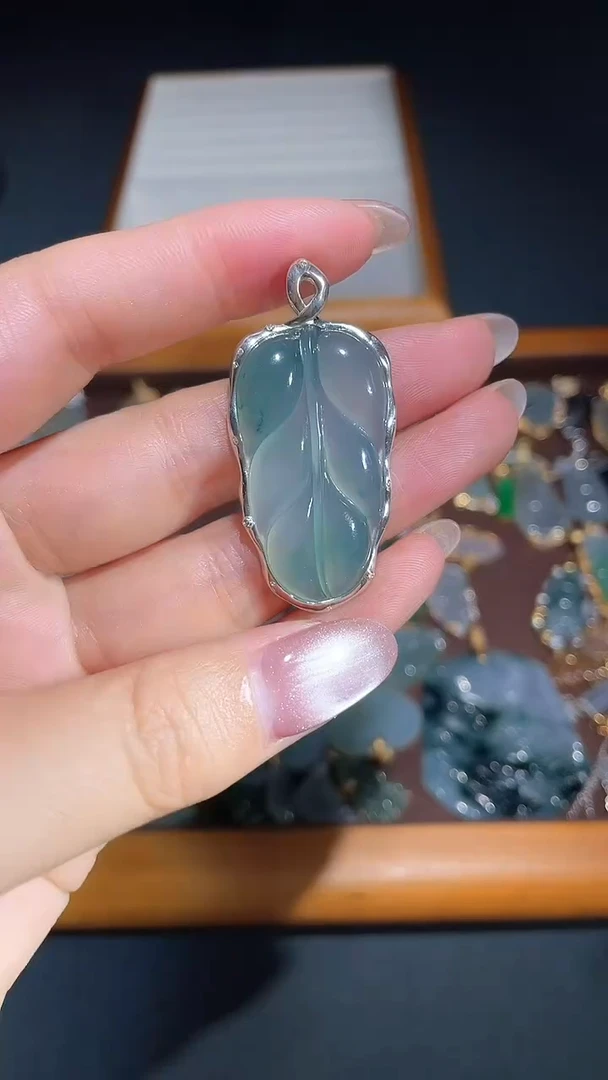 颈饰银S925镶嵌翡翠202555555多样性发一