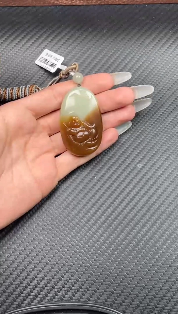 吊坠(赠链)未镶嵌和田玉若羌微色差吊坠