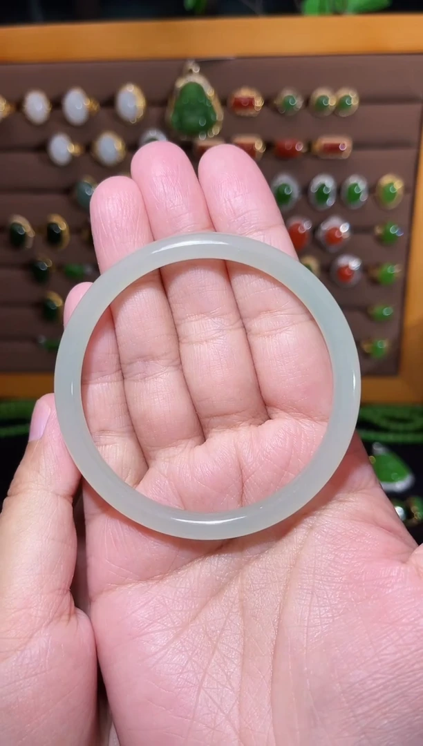 【闪购商品】和田玉手镯未镶嵌晴水叮当手镯