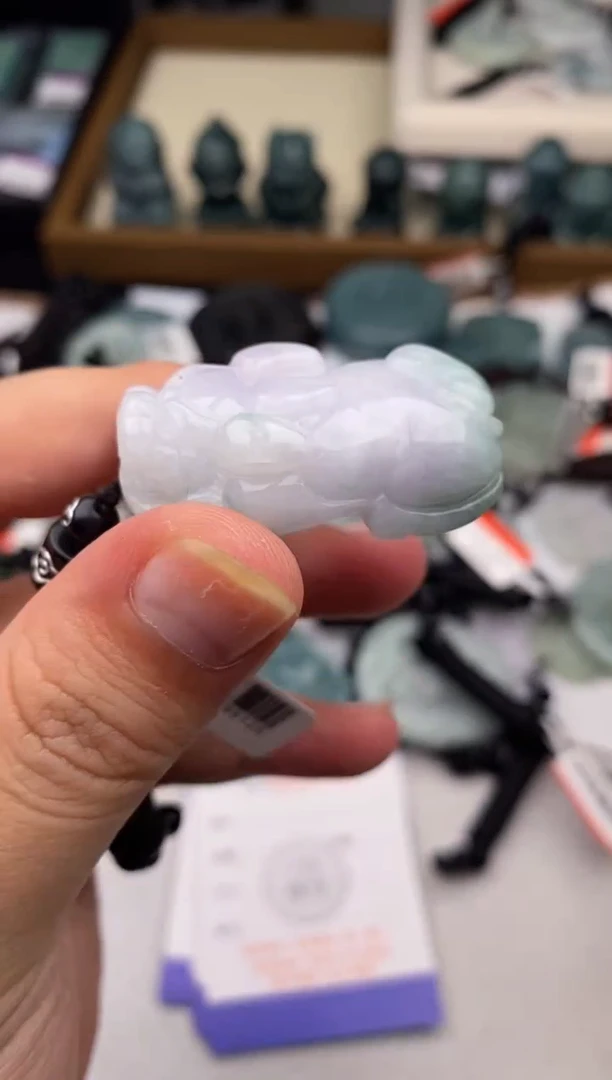 翡翠未镶嵌颈饰多样性发其一