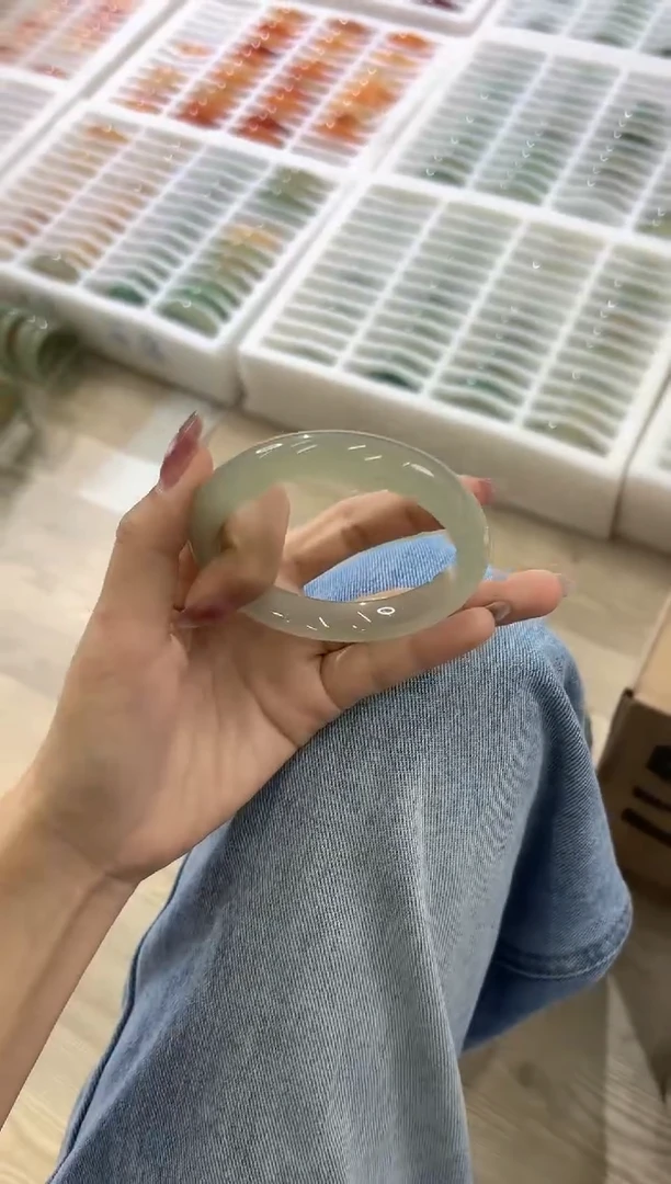 未镶嵌手镯石英质玉35-61D