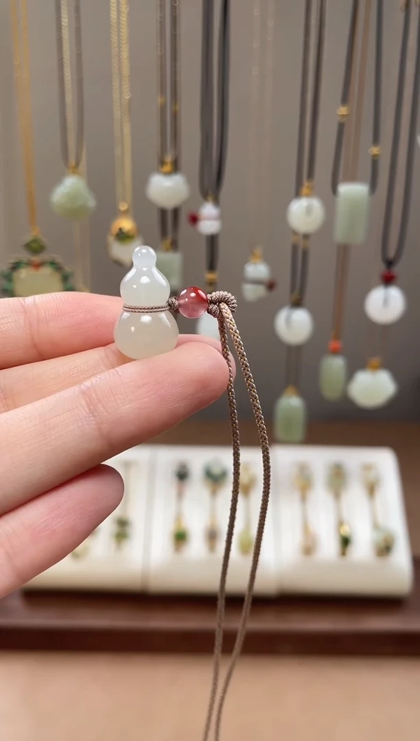 颈饰未镶嵌和田玉和田玉吊坠