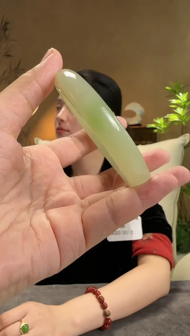 【闪购商品】和田玉手镯未镶嵌翠青泥鳅背手镯67g59mm