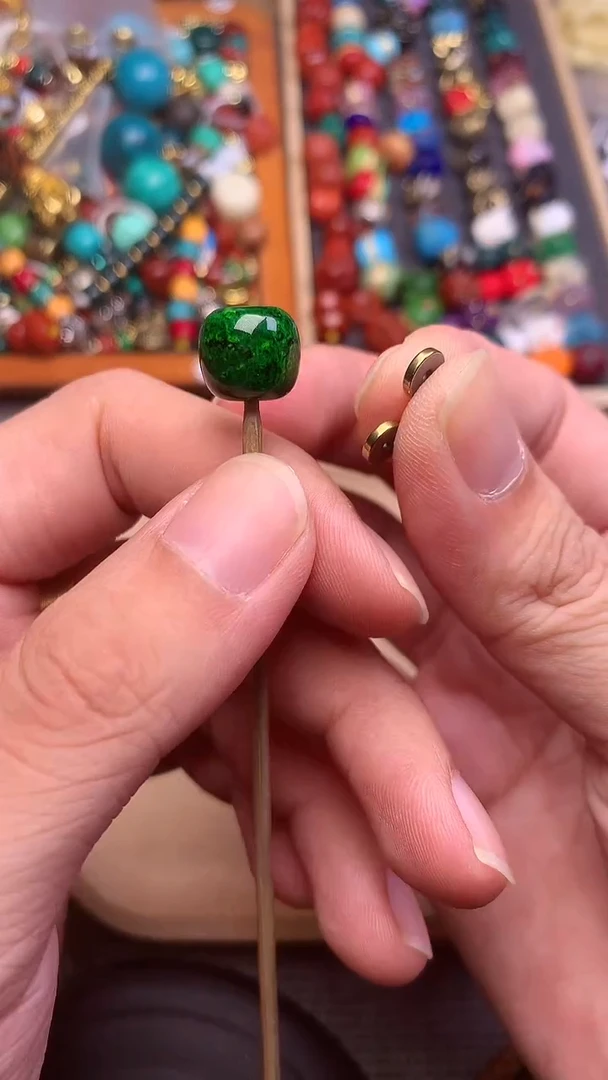 颈饰琉璃绿老型卡12mm 单个发