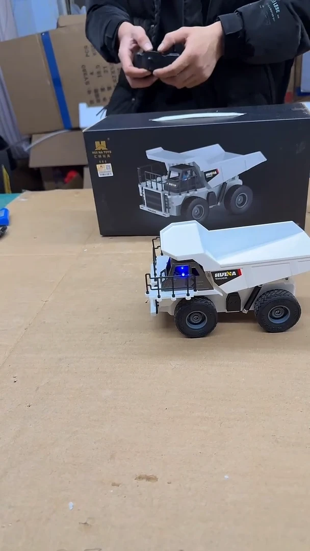 汇纳668自卸车全新未拆封