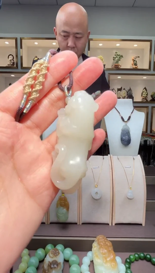 颈饰未镶嵌和田玉1