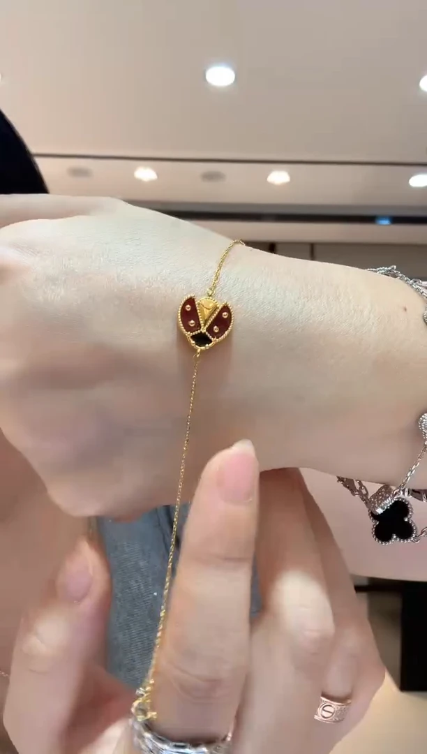 玛瑙/玉髓手链18K金镶嵌瓢虫