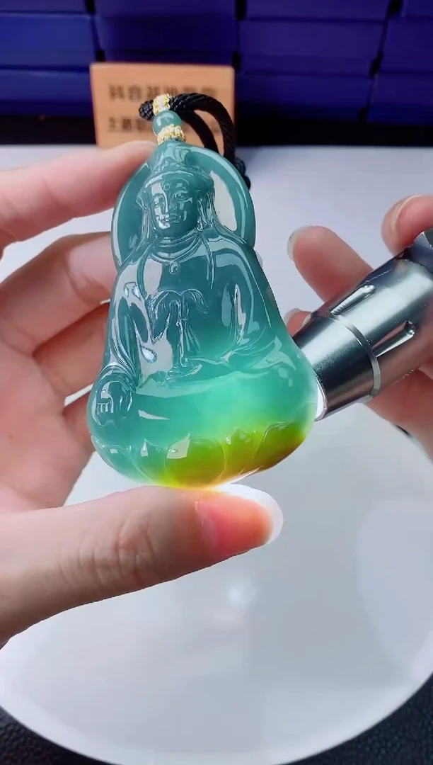 翡翠未镶嵌颈饰    `