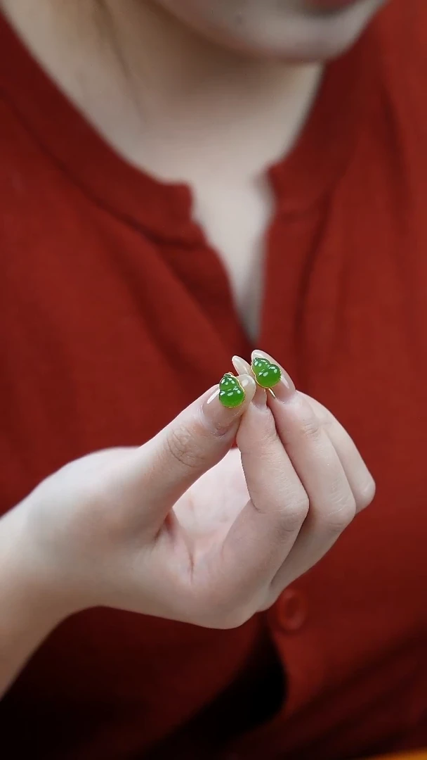 18K金镶嵌和田玉耳饰1