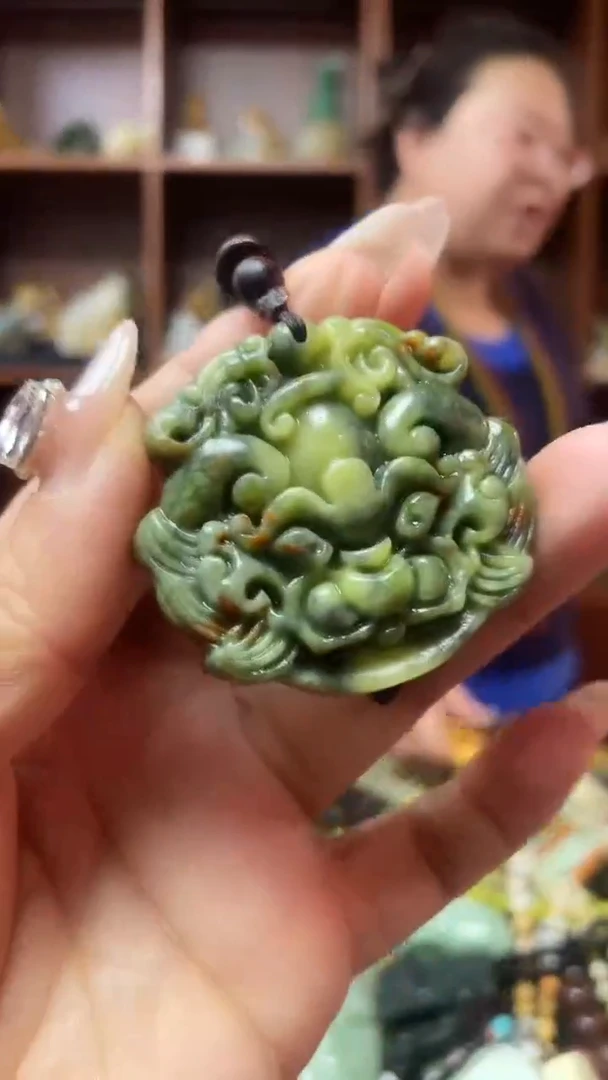 未镶嵌蛇纹石玉吊坠