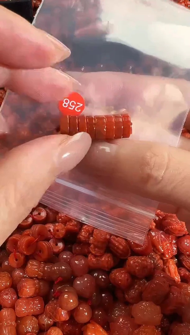 颈饰未镶嵌南红玛瑙1