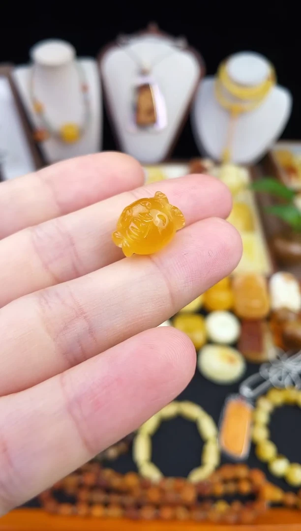 琥珀未镶嵌珠宝奇石柒月