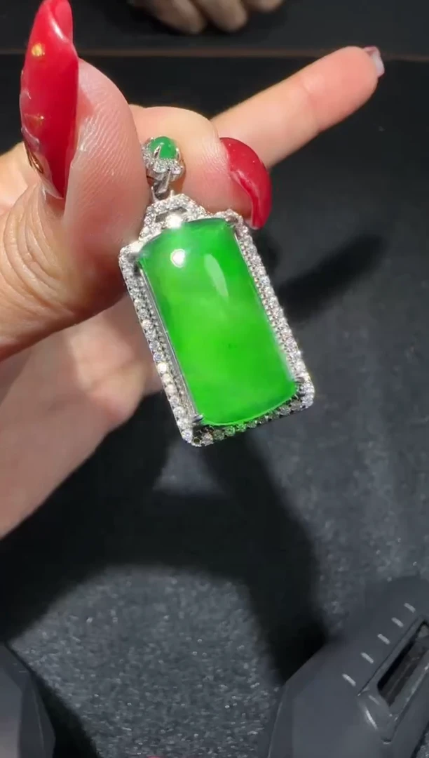 【闪购商品】翡翠吊坠(赠链)银S925镶嵌多样性发货拍一发一