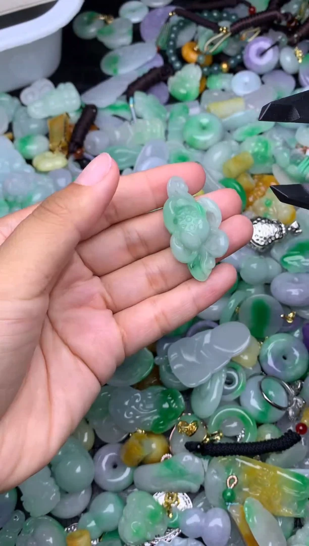 翡翠未镶嵌颈饰天然缅甸翡翠吊坠