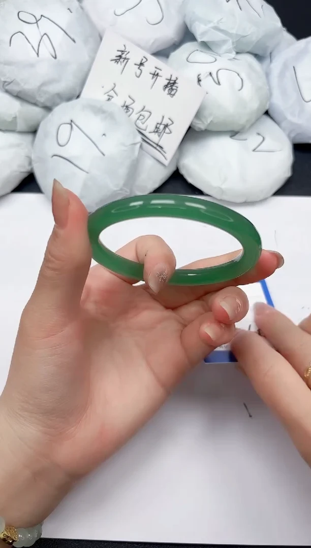 未镶嵌手镯石英质玉23/60.5