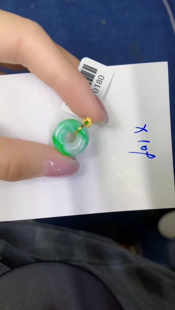 颈饰18K金镶嵌翡翠缅甸天然翡翠A货