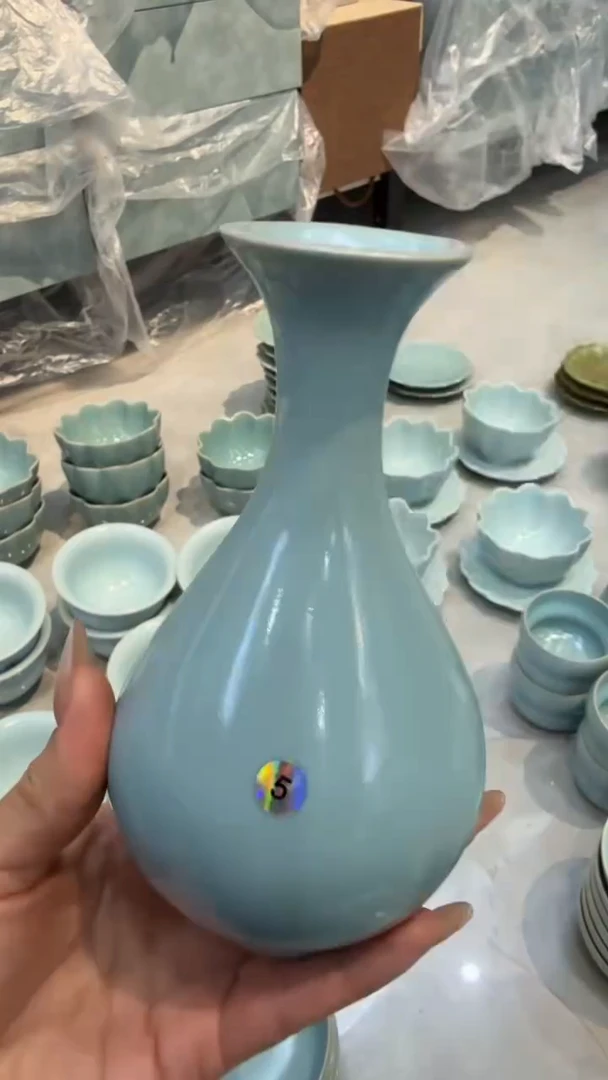 其他仿古天青花瓶大瑕5