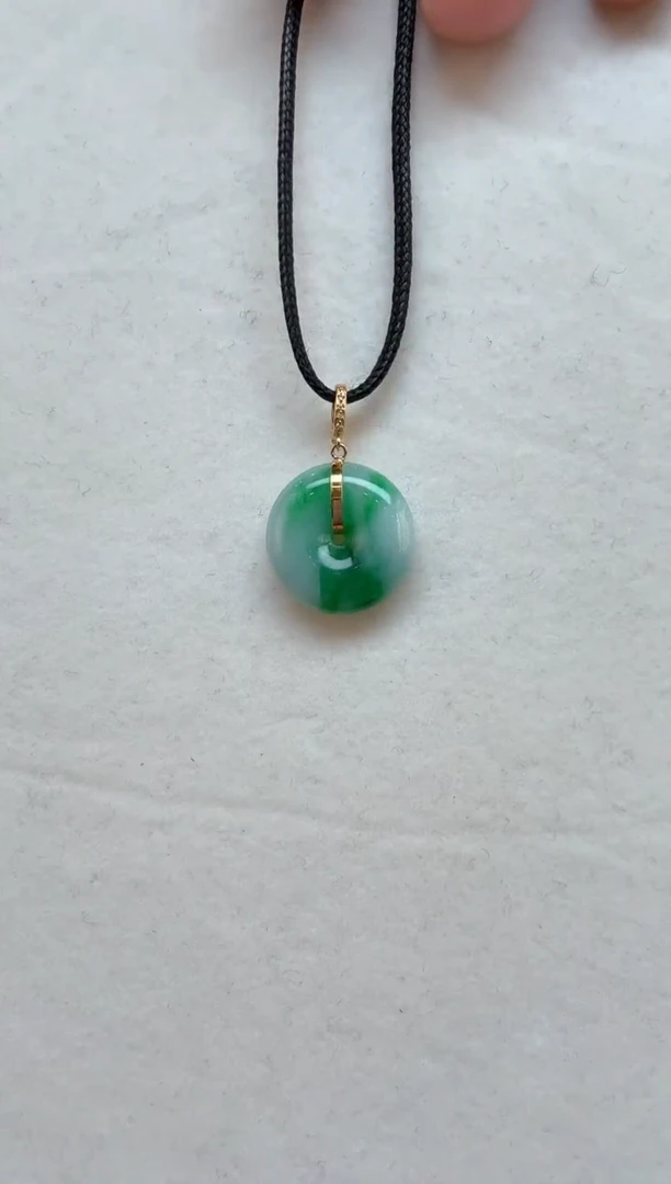 颈饰18K金镶嵌翡翠挂件