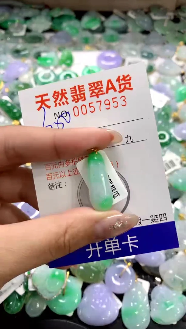 颈饰18K金镶嵌翡翠1111111111111111