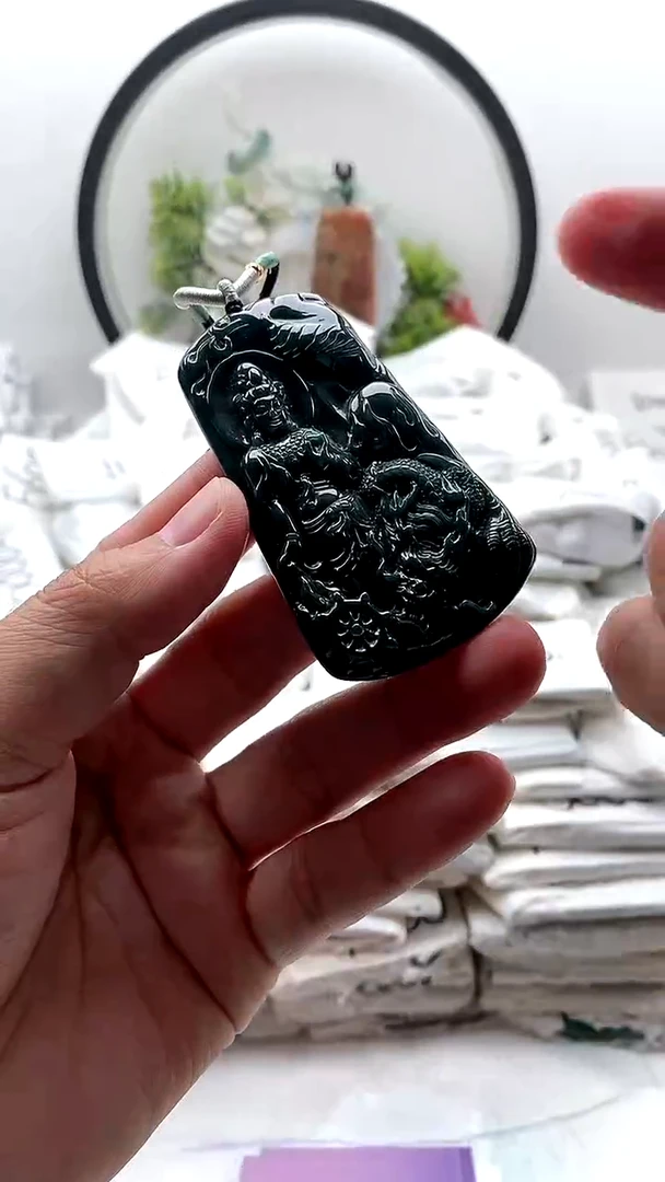 颈饰未镶嵌翡翠御龙观音