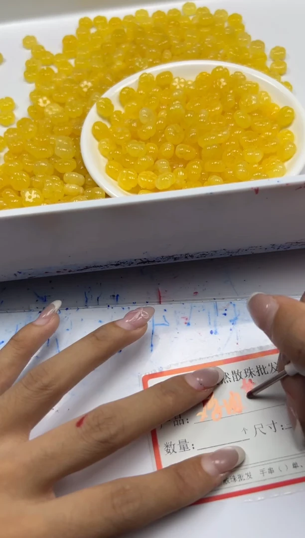 玛瑙/玉髓颈饰未镶嵌w2246冰鸡油黄五瓣花10mm*10颗
