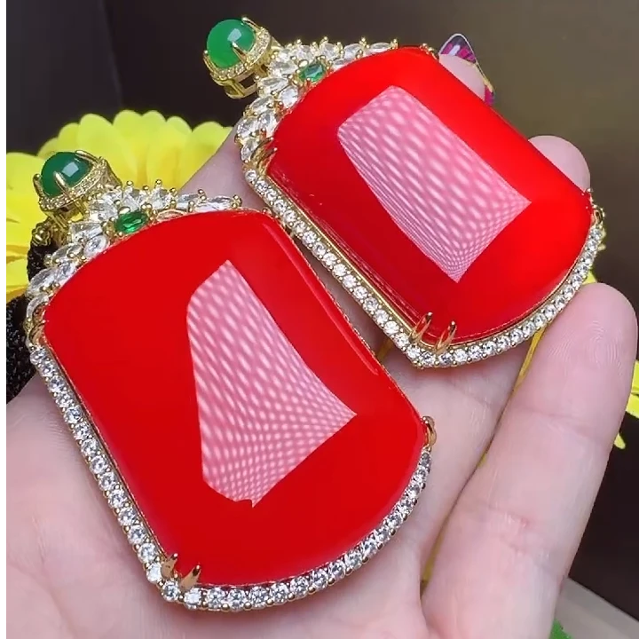 ST1873【福嘟嘟珠宝】烈焰金瞳玛瑙红无事牌吊坠-多样性发一件