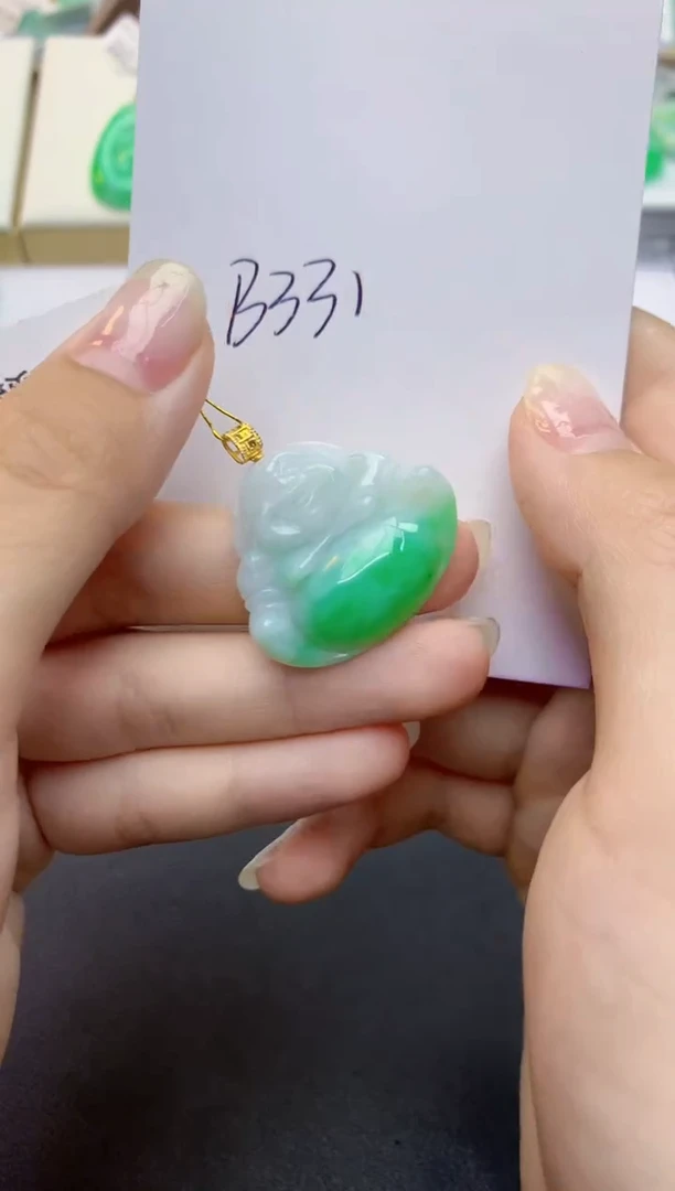 翡翠18K金镶嵌颈饰天然缅甸A货翡翠