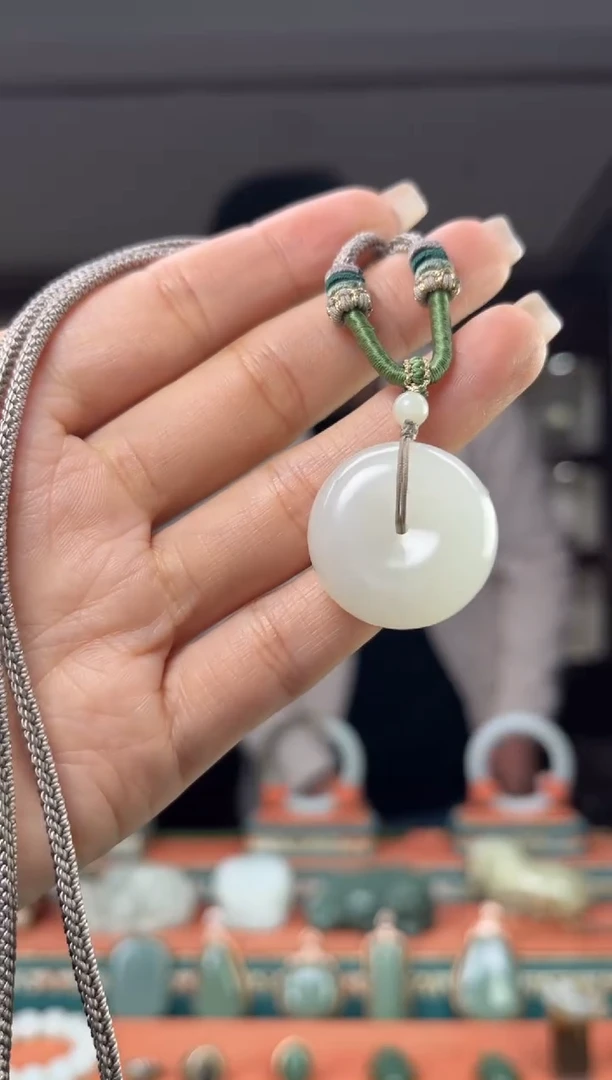 颈饰未镶嵌和田玉佩佩25mm左右