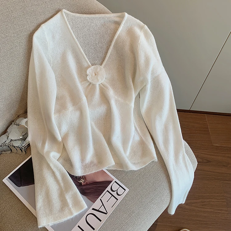 法式小香风V领花朵套头针织衫女秋内搭软糯气质修身显瘦百搭上衣