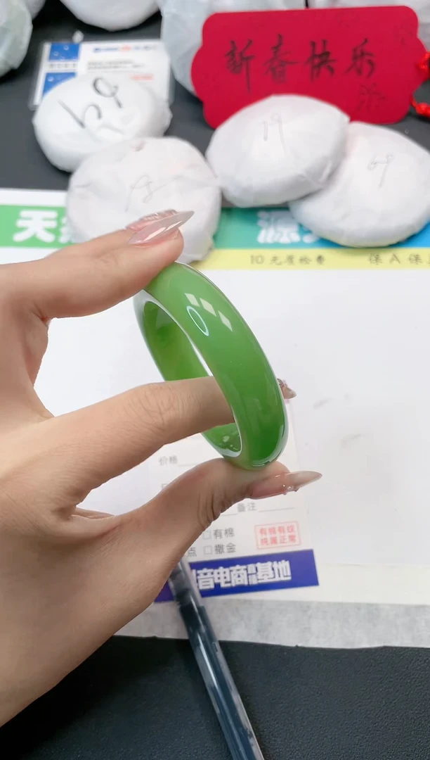 【闪购商品】石英质玉手镯未镶嵌10-52