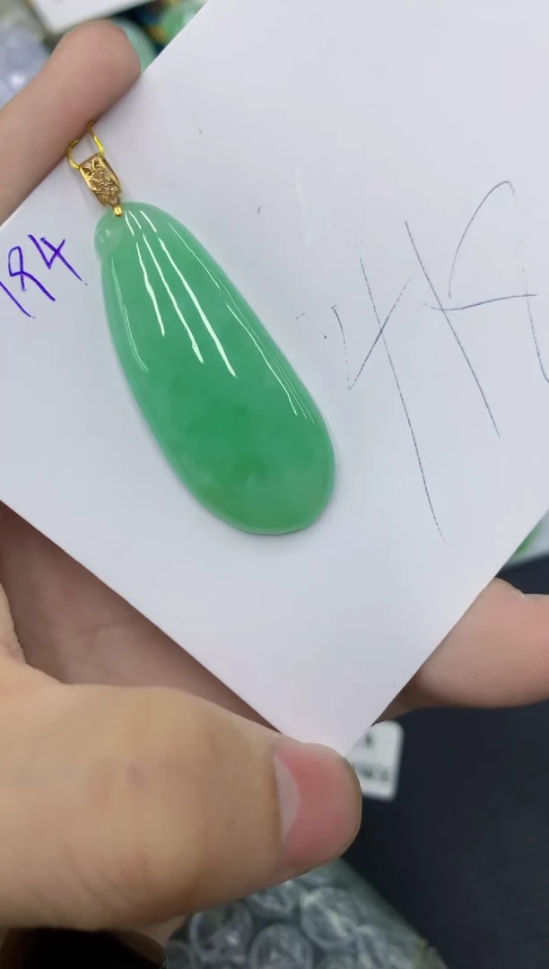 颈饰18K金镶嵌翡翠111111111111