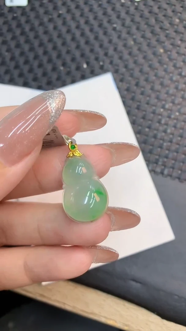 颈饰18K金镶嵌翡翠1