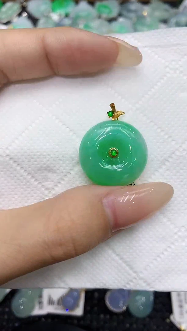 翡翠18K金镶嵌颈饰111111111111