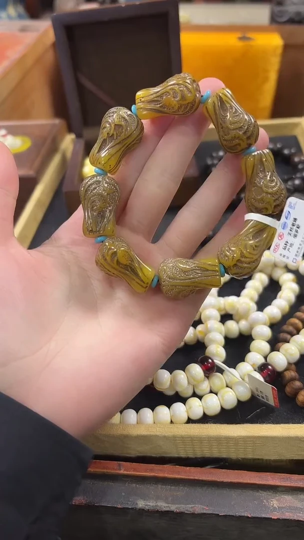 蜜蜡颈饰未镶嵌....................