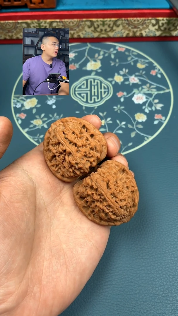 吊坠文玩核桃45全品南疆石，毕业红皮，53.4克，0981