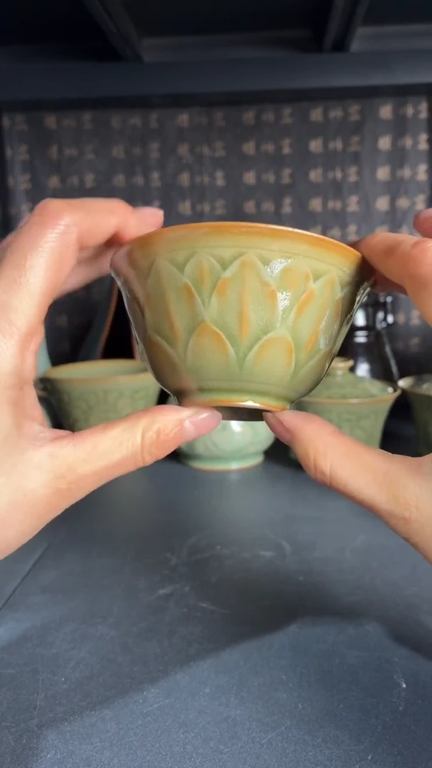 耀州窑仰山手工莲瓣杯微瑕