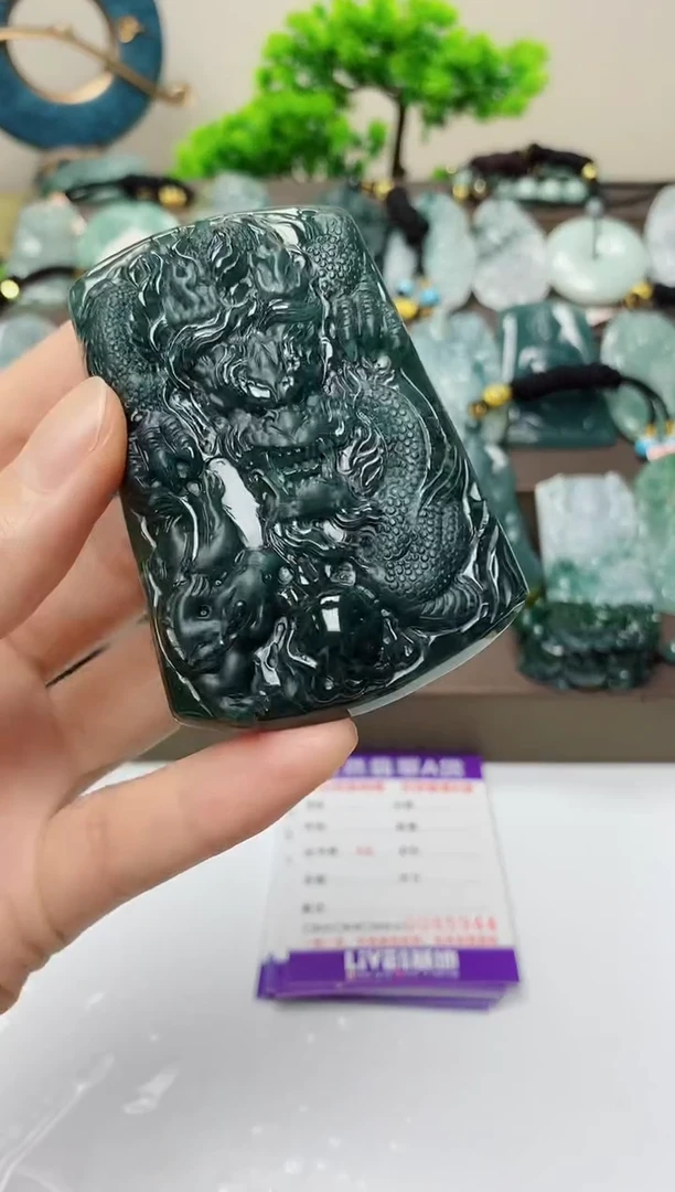 翡翠未镶嵌颈饰