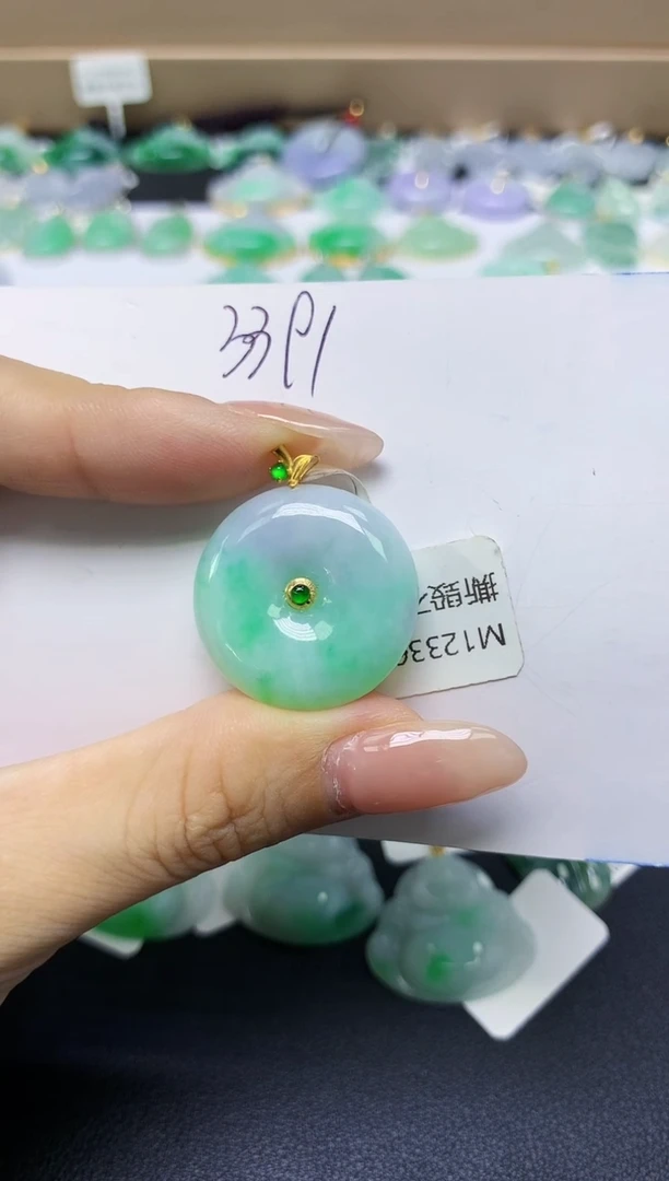 翡翠18K金镶嵌颈饰 天然缅甸翡翠A货