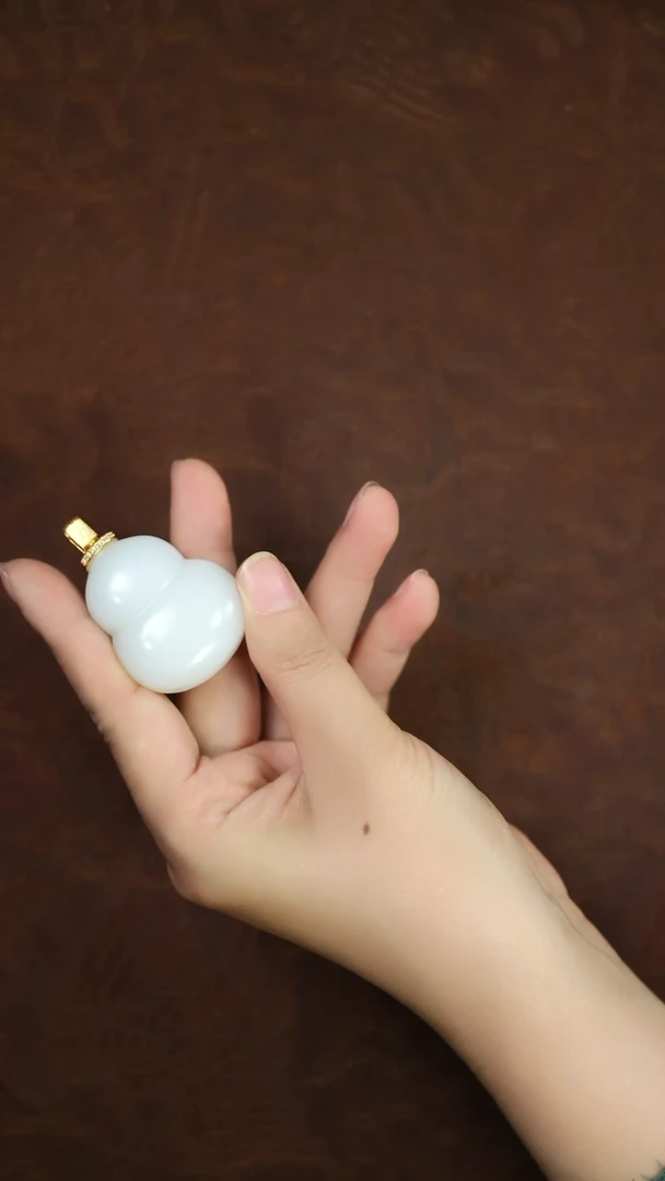 18K金镶嵌和田玉挂件妞*～闪购 葫芦