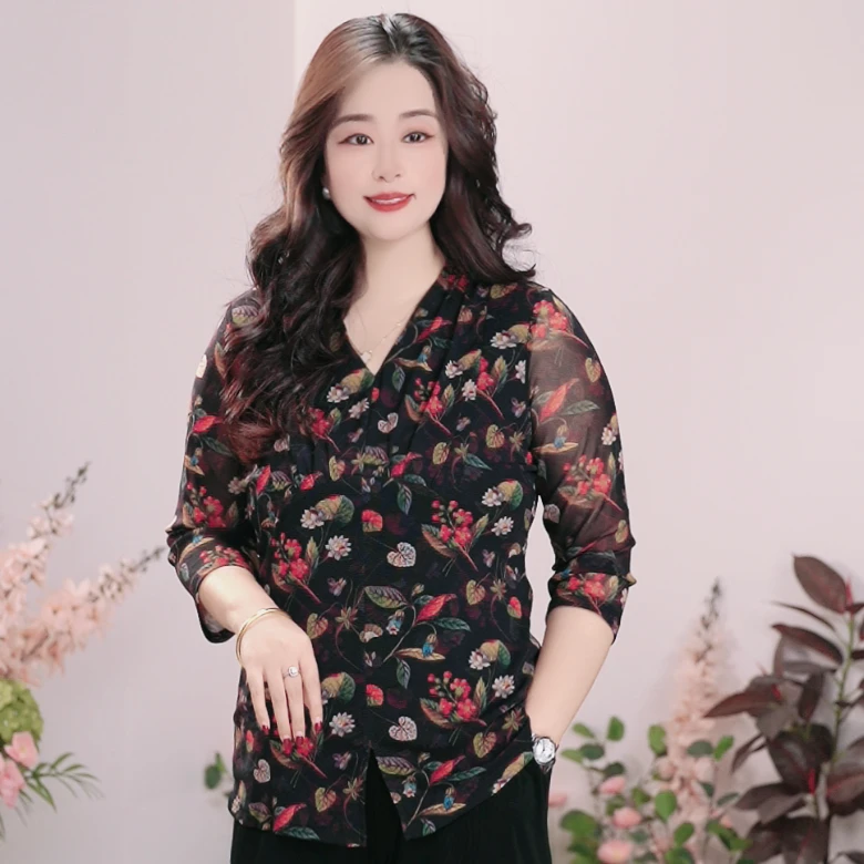 司缪【W3874】轻奢大码女装气质显瘦小衫弹力锦氨遮肉碎花V领上衣