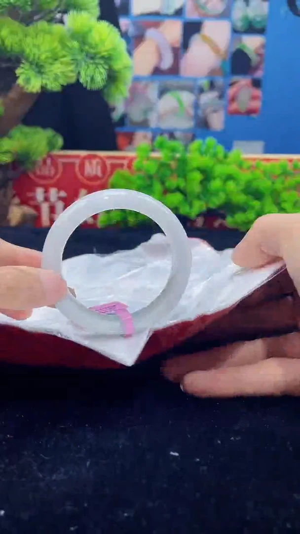 【闪购商品】翡翠手镯未镶嵌手镯1