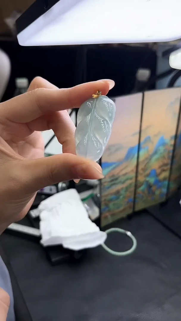 翡翠18K金镶嵌吊坠(不含链)叶子多样性发一样