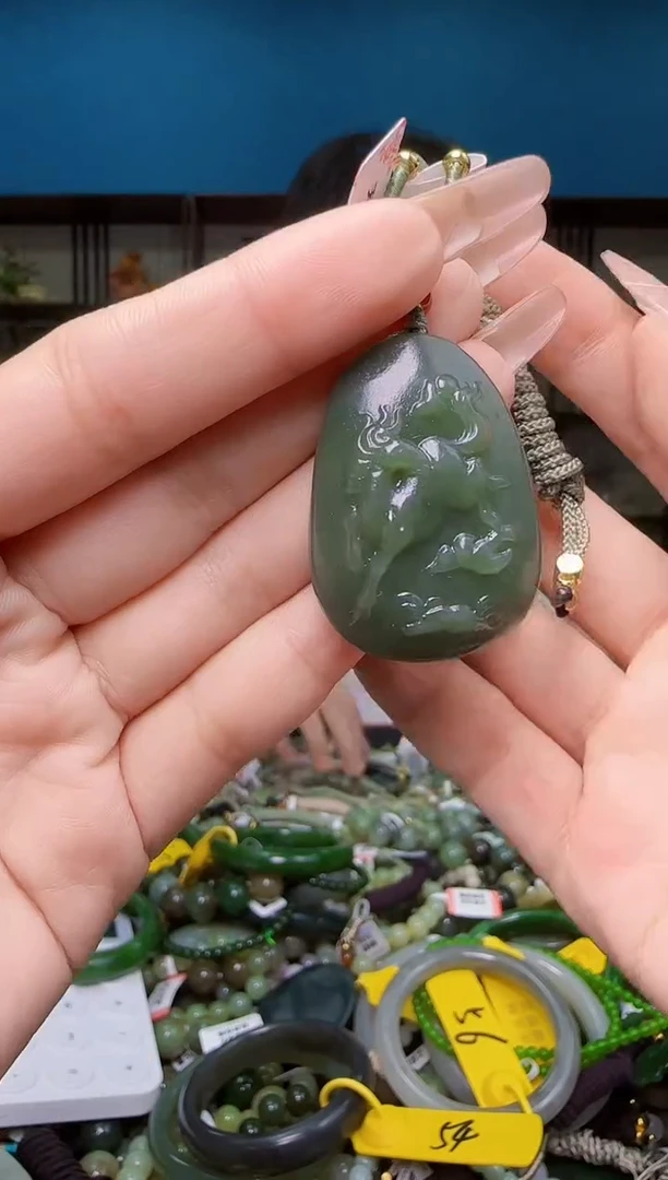 颈饰未镶嵌和田玉1