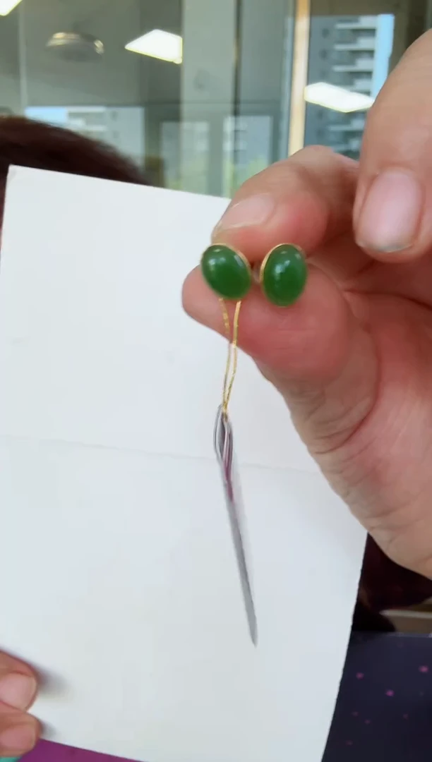 和田玉18K金镶嵌耳饰耳钉小