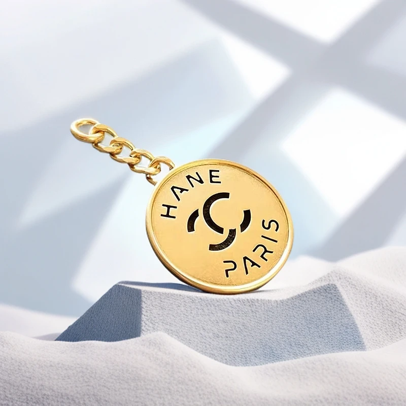 垃圾袋包包金币五金挂件字母logo牌挂饰吊坠金属牌吊手工电镀配件