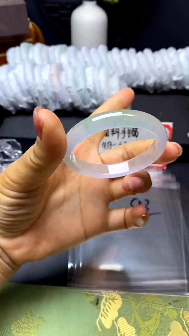 时尚女款缅料手镯43