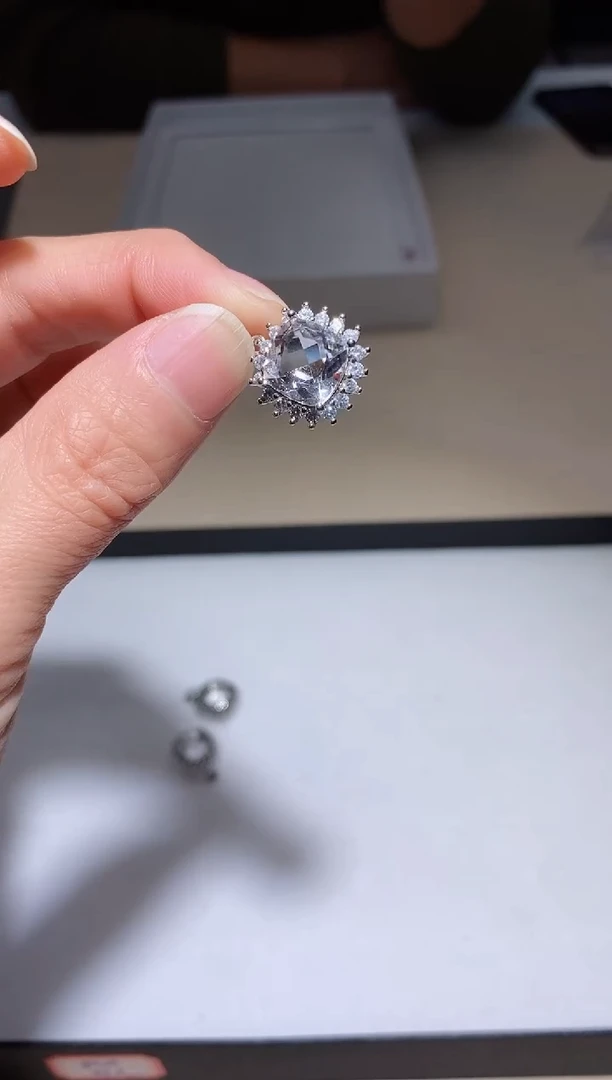 【闪购商品】水晶吊坠(不含链)未镶嵌多样性发其一【50】